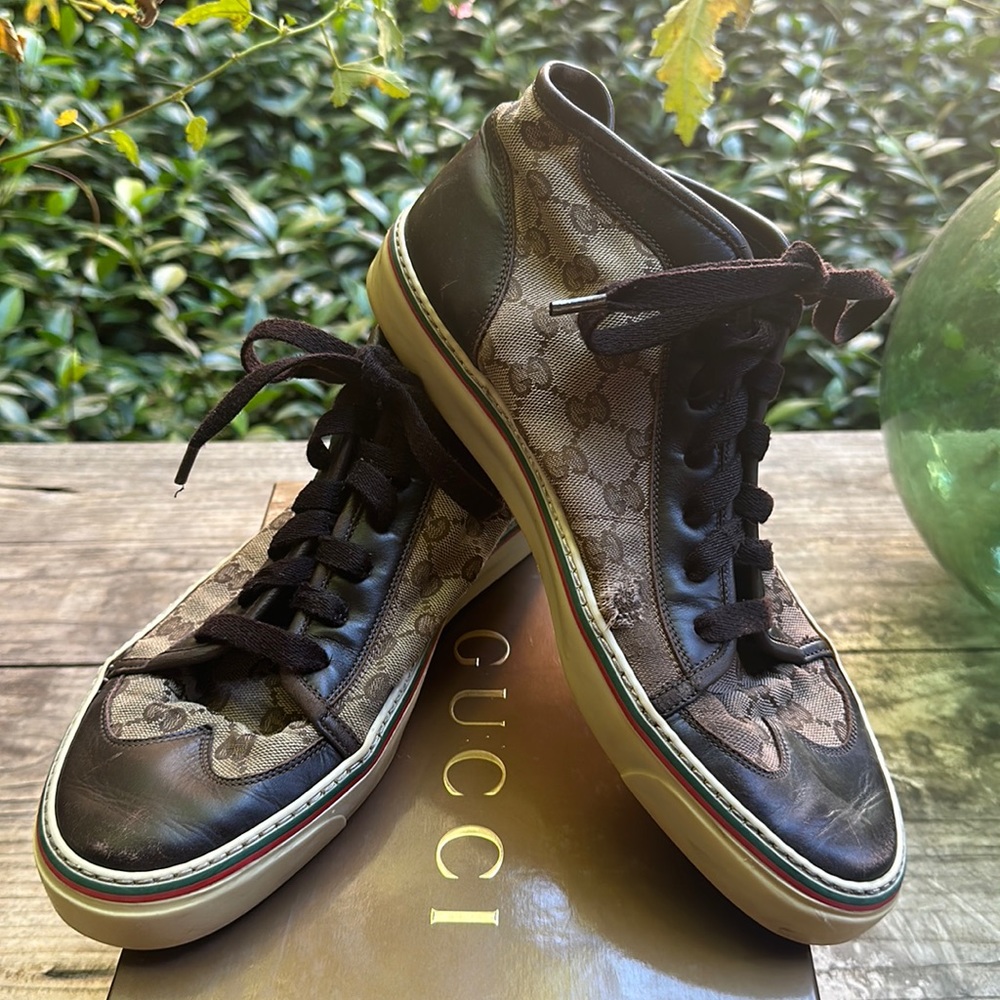 Gucci Logo high top sneaker. Size 8